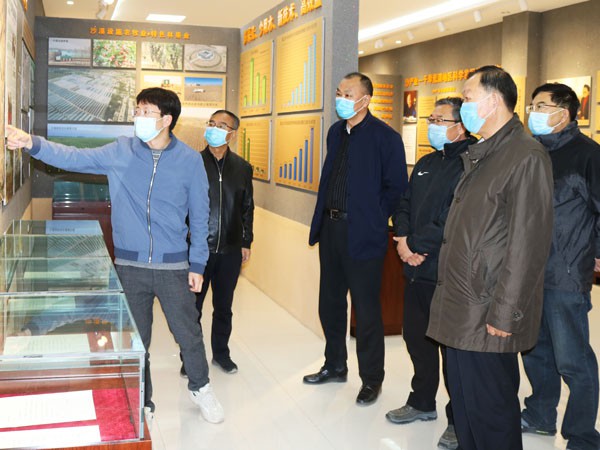 武威市政協(xié)領(lǐng)導(dǎo)馬得明一行調(diào)研甘肅建投全國荒漠化（機械治沙工程）試驗示范基地