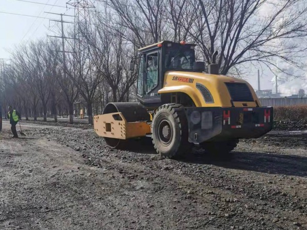 烏魯木齊機(jī)場(chǎng)改擴(kuò)建土方工程項(xiàng)目  正在進(jìn)行時(shí)