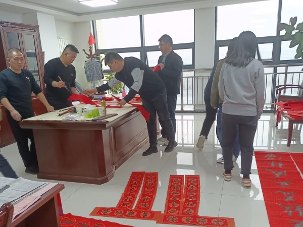 墨香迎新春 萬福送進(jìn)門——新能源公司開展“送萬福 進(jìn)萬家”書法公益活動