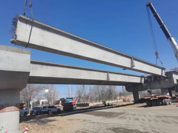 【“三抓三促”行動進(jìn)行時(shí)】  熱烈祝賀甘肅建投路橋工程有限公司臨夏市G310-G568連接線道路建設(shè)項(xiàng)目蘭郎路跨線橋箱梁架設(shè)全面貫通