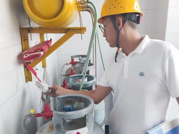 緊繃“安全弦”，嚴(yán)把“節(jié)前關(guān)”！新能源公司開展節(jié)前安全生產(chǎn)專項檢查